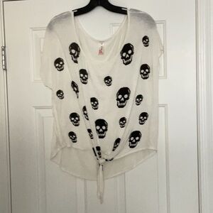 JC fit inc. Women's White with black skulls Skull Print Top size XL